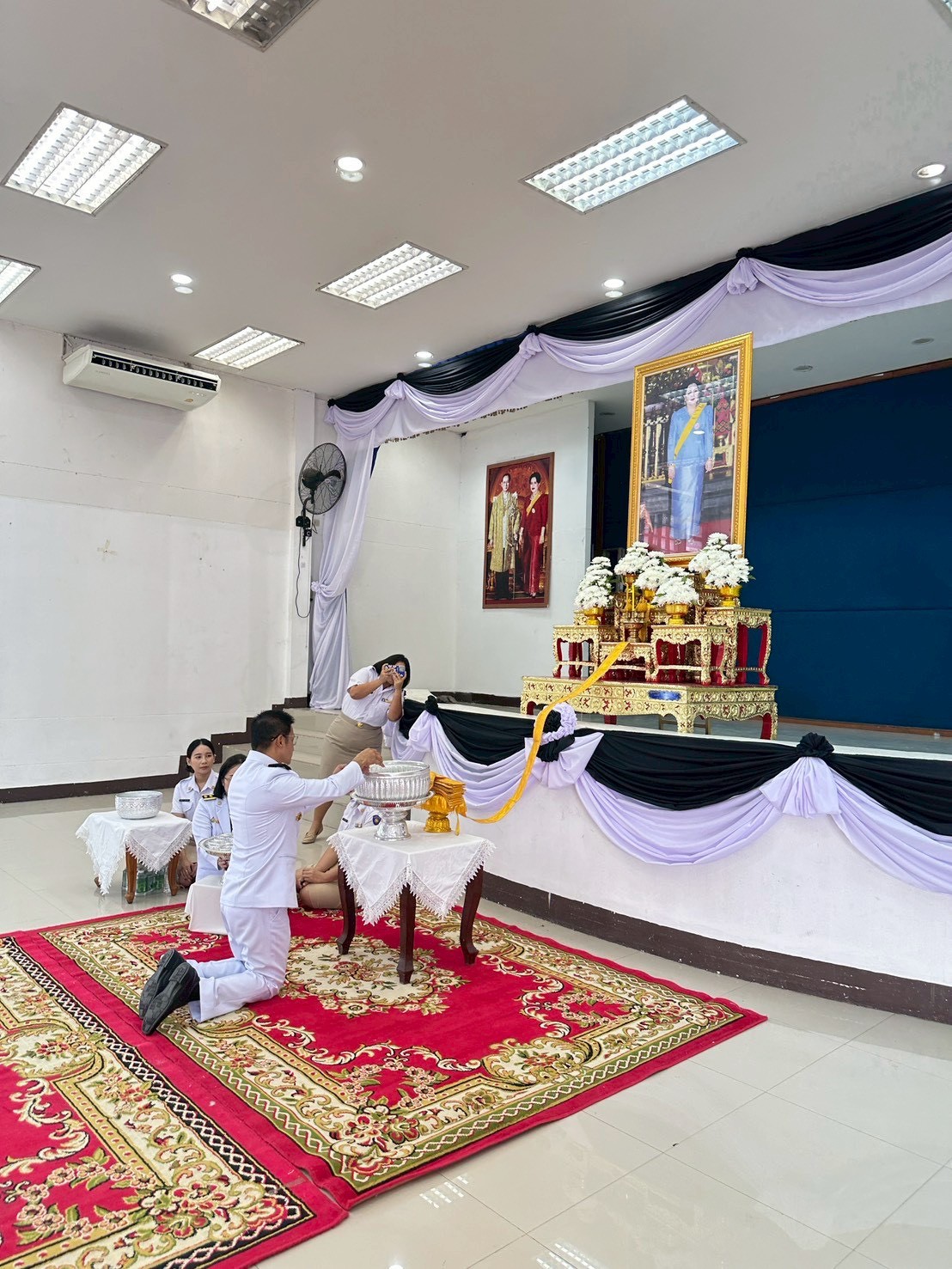 สพอ. บางปะหัน : ร่วมพิธีสรงน้ำพระบรมศพ และพิธีลงนามถวายความอาลัย สมเด็จพระนางเจ้าสิริกิติ์ พระบรมราชินีนาถ พระบรมราชชนนีพันปีหลวง    🍠