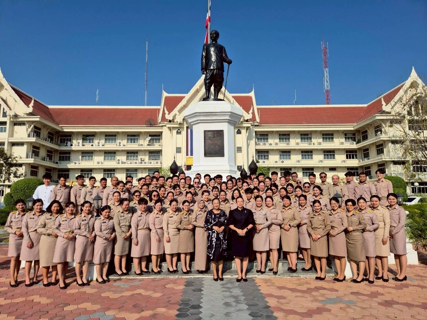 🍠สพอ. บางปะหัน : ร่วมพิธีส่งมอบพัฒนากรหลังเสร็จสิ้นฝึกปฏิบัติงานภาคสนาม ณ พื้นที่จังหวัดพระนครศรีอยุธยา ภายใต้โครงการพัฒนาข้าราชการที่อยู่ระหว่างทดลองปฏิบัติหน้าที่ราชการ หลักสูตรพัฒนากรก่อนประจำการ รุ่นที่ 133 🍠 